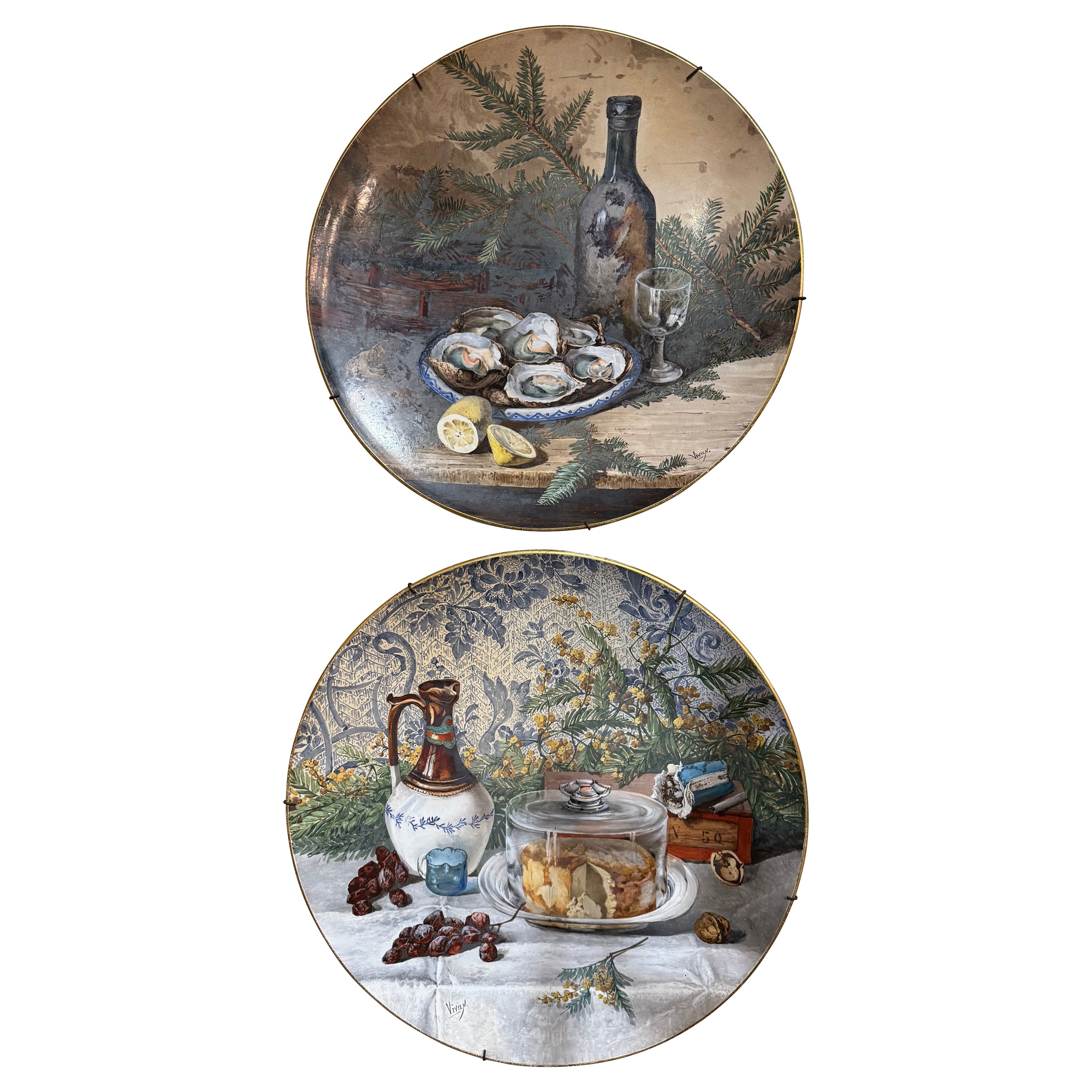 Paire de plateaux muraux en porcelaine peinte à la main signée Vivien en vente