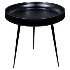 Table d'appoint à bol moyen en noir par Mater