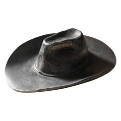 Objet d'art brutaliste, chapeau de cow-boy en métal sculpté à la main, 1970