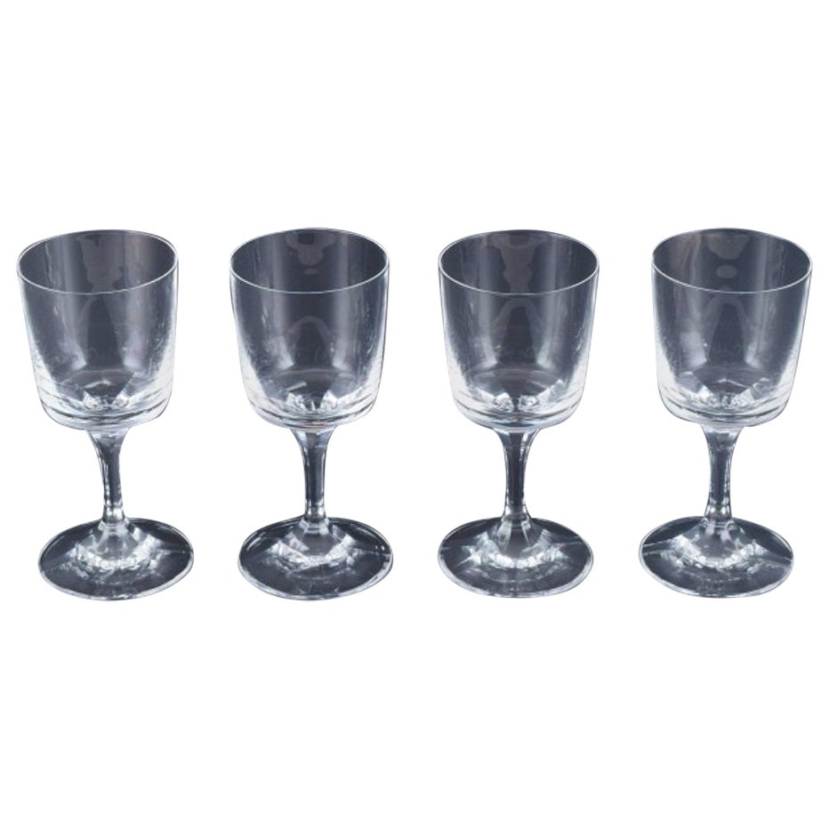 Set of four René Lalique Chenonceaux red wine glasses. Mid-20th C. For Sale