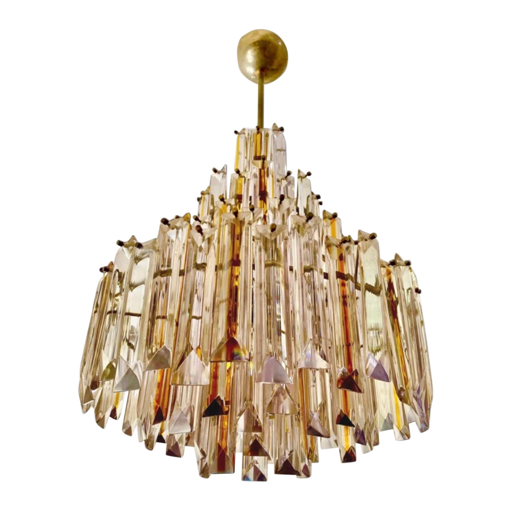 Exceptional Venini chandelier with large Murano glass with gilded gold structure. The design and the quality of the glass make this piece the best of Italian design.
This unique chandelier by Venini in murano glass is exceptional.
discount shipping