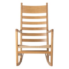 Sedia a dondolo Hans J. Wegner 'CH45' in laccato Oak per Carl Hansen & Son