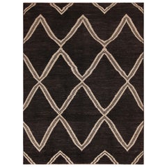 Nazmiyal Collection Black And White Modern Rug. 8 ft 4 in x 11 ft 2 in