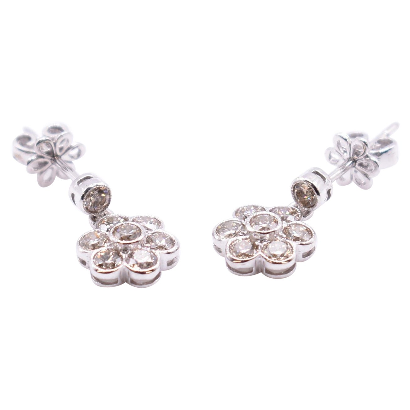 Pair of 18k White Gold 1.4ct Diamond Daisy Drop Earrings For Sale