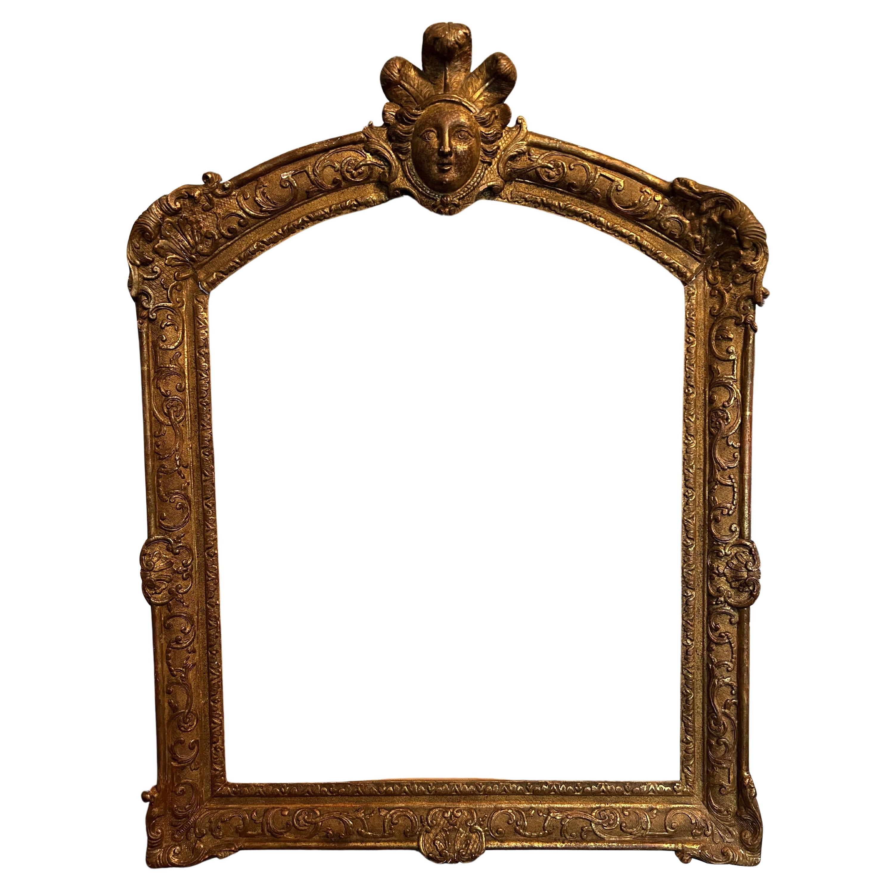 Grand cadre de miroir en bois doré français avec plateau arrondi en vente