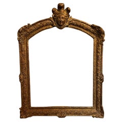Grand cadre de miroir en bois doré français avec plateau arrondi