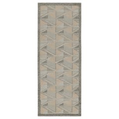 Rug & Kilim's skandinavischer Läufer im Kilim-Stil mit grauem und beigem Muster