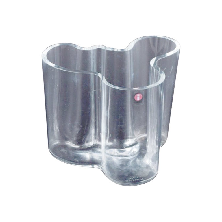 Alvar Aalto, Iittala, Finlandia. Vaso "Savoy" in vetro trasparente. Fine del XX secolo