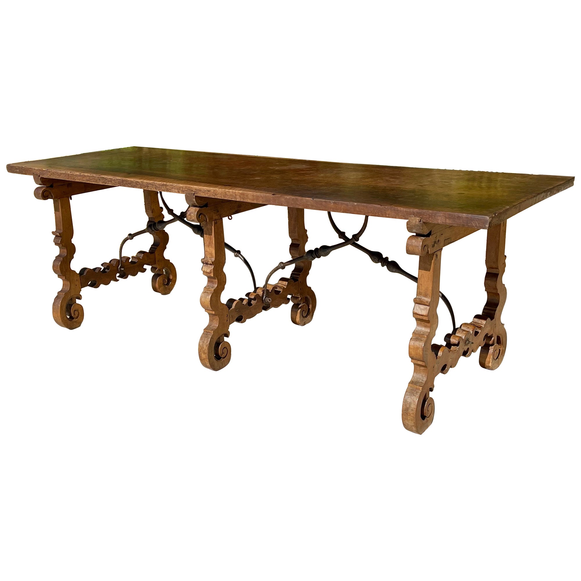 17. Jahrhundert - Großer Tisch aus spanischem Nussbaumholz im Angebot