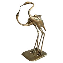 Messing-Skulptur, die ein Vogelpärchen darstellt