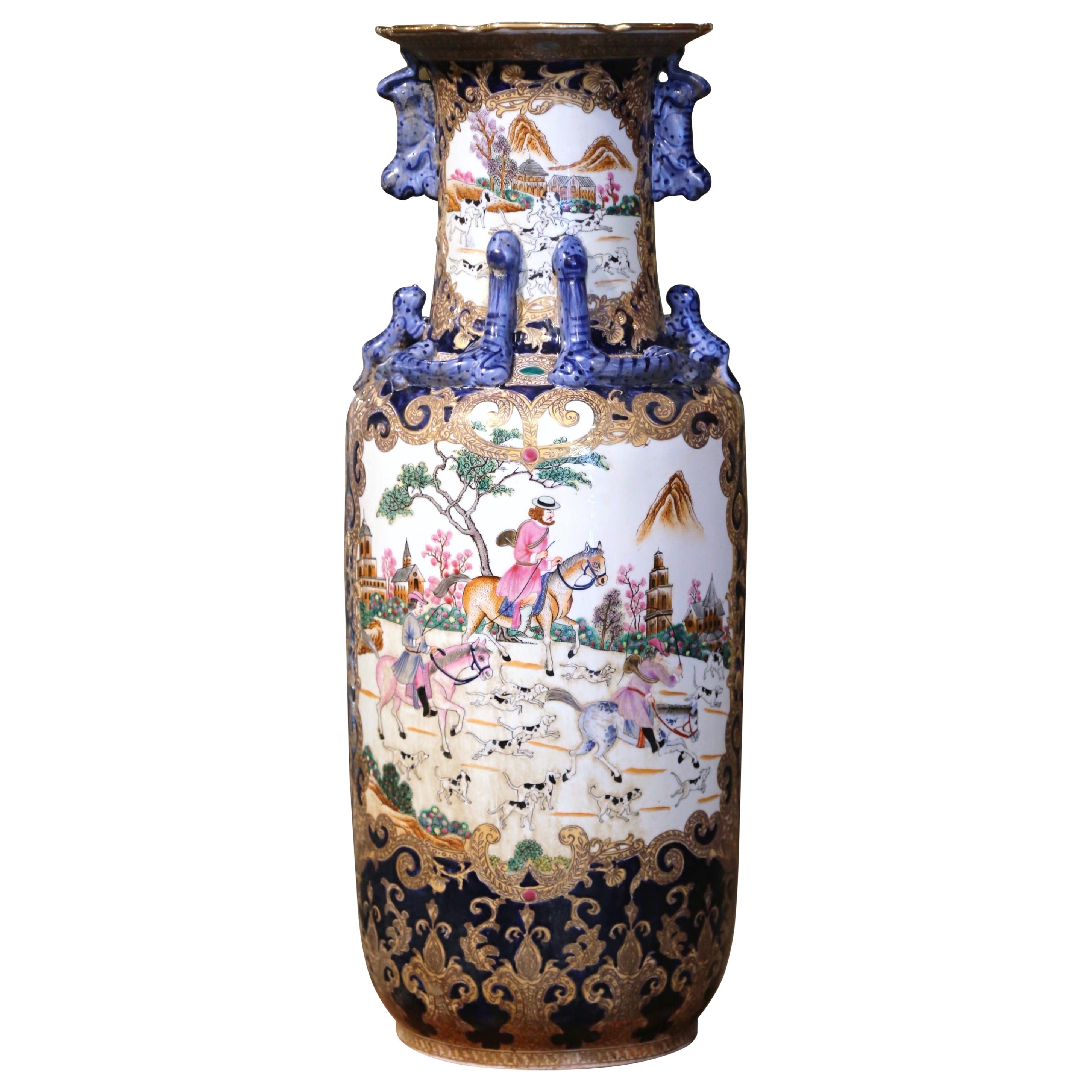Chinesische handbemalte glasierte Keramikvase mit Fu-Hunde-Motiven aus der Mitte des Jahrhunderts im Angebot