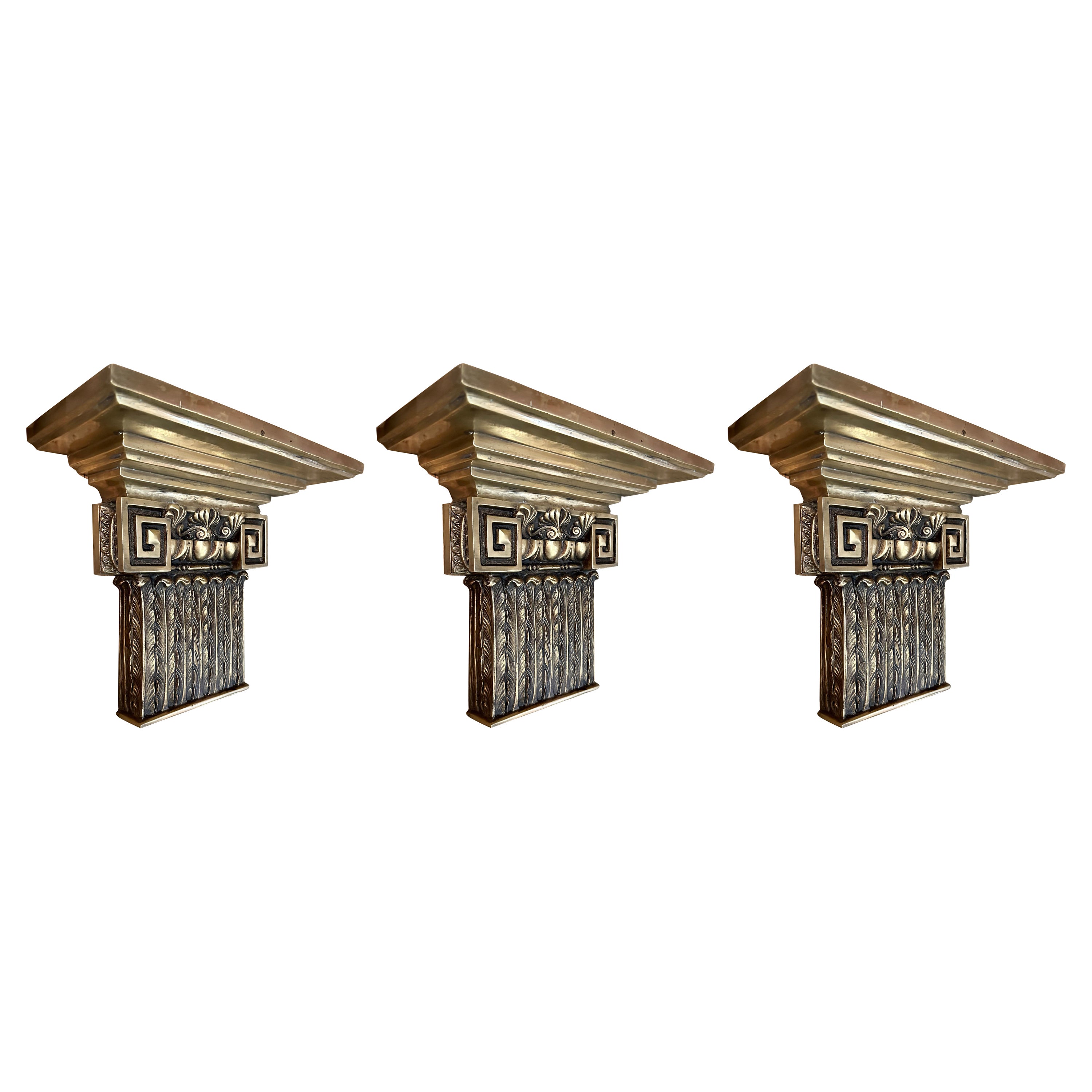 Satz von drei Estate Brass Wall Capitals oder Konsolen. im Angebot