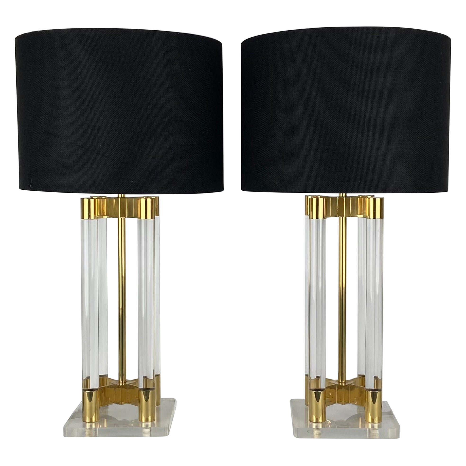 Pair of lucite table lamps For Sale