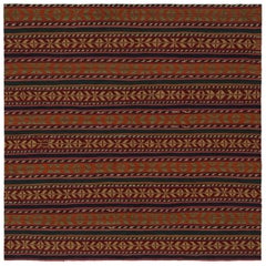Tapis Kilim tribal vintage aux motifs géométriques polychromes par Rug & Kilim