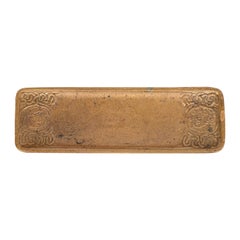 Tiffany Studios New York "Zodiac" Plumier en bronze doré