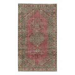 Alter Zeki Müren Teppich mit geometrischen Mustern und Medaillon, von Rug & Kilim