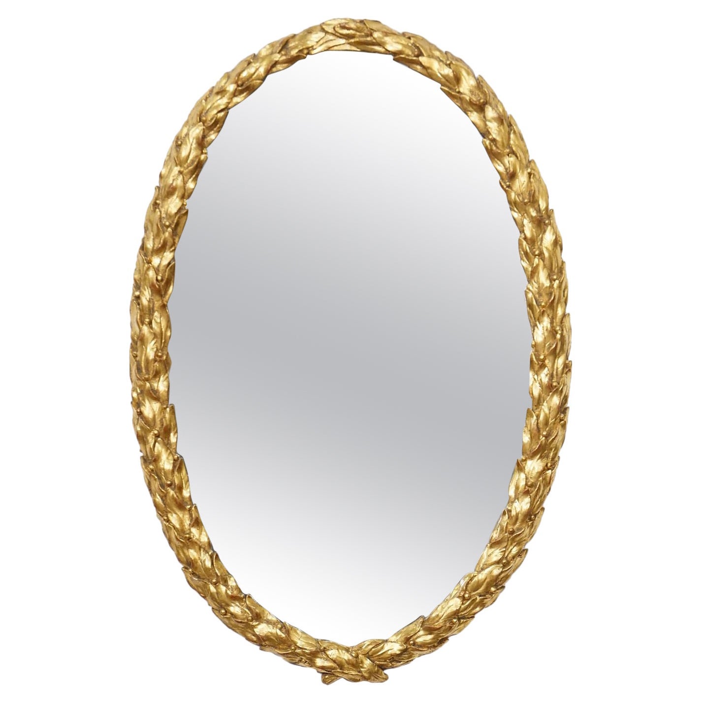 Miroir ovale sculpté en bois doré de l'époque Régence avec motif de feuille de laurier d'Angleterre en vente