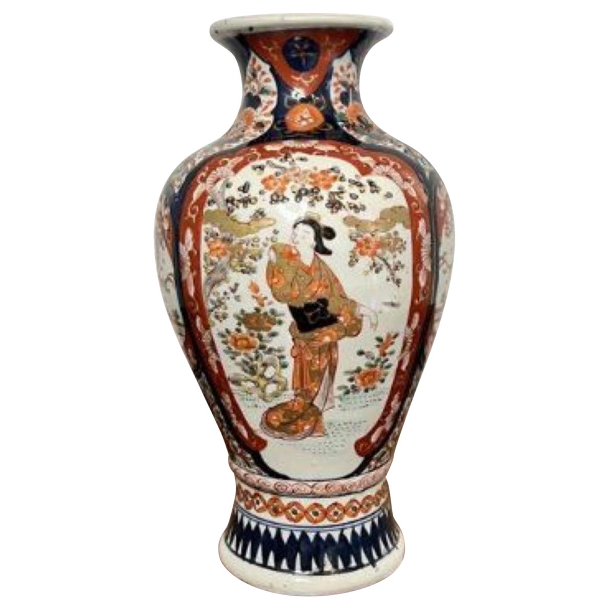Fantastic quality antique Japanese Imari shaped vase  For Sale
