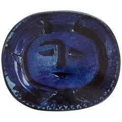 Albert Skira Druck von Gesicht in Blau, Keramikteller aus "Céramiques De Picasso" 