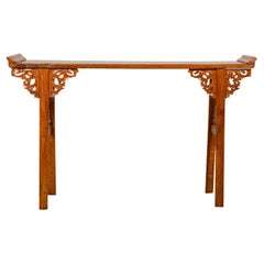 Qing Dynasty Hochaltar Konsolentisch mit geschnitzten Zwickeln