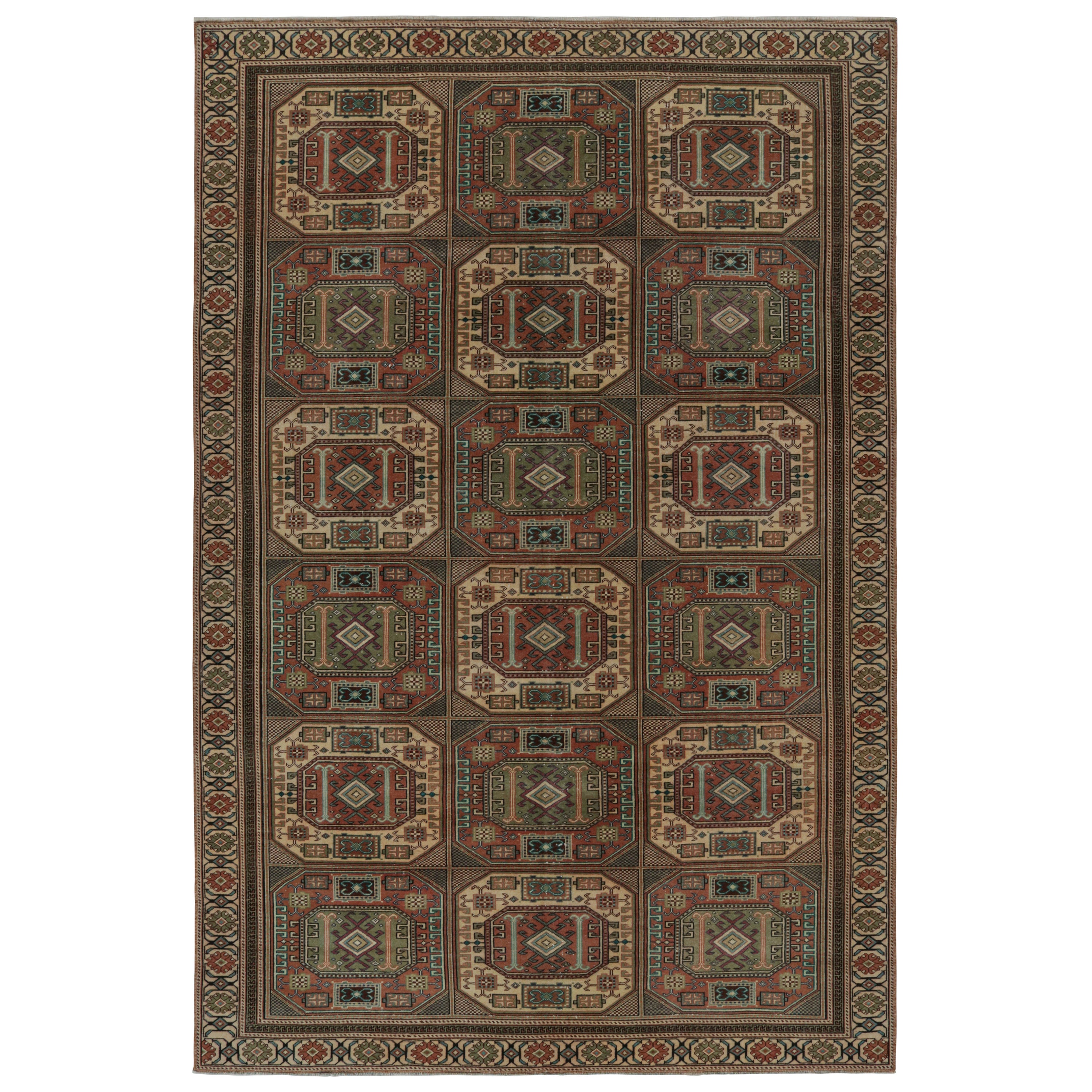 Vintage Oushak Teppich, mit geometrischem Stammesmuster, von Rug & Kilim im Angebot