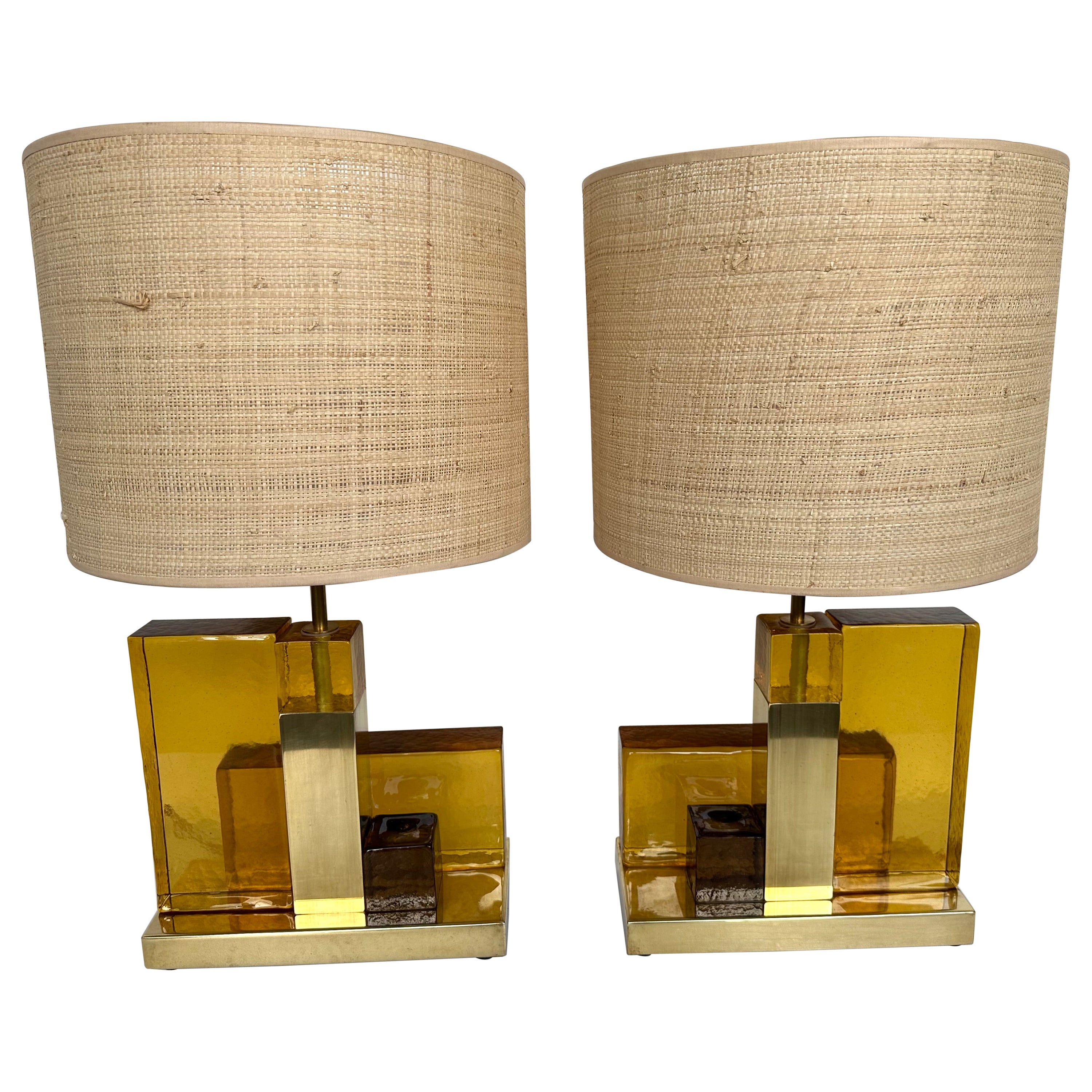 Paire de lampes contemporaines en verre de Murano et laiton, ambre jaune cubique, Italie