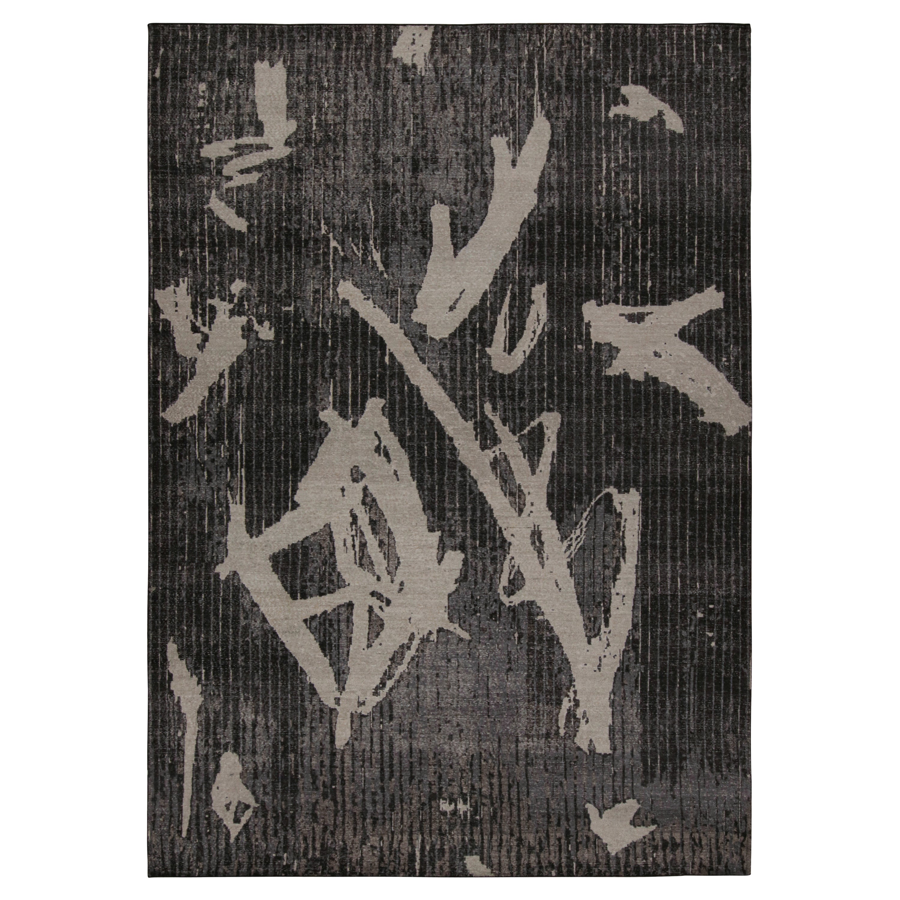 Rug & Kilim's Distressed Modern Rug In Black and Gray Geometric Pattern (tapis moderne usé à motifs géométriques noirs et gris) en vente