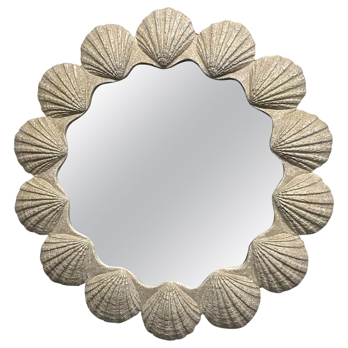 Grand miroir en forme de coquille en plâtre