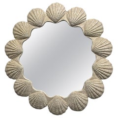 Grand miroir en forme de coquille en plâtre