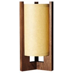 Japanisch inspirierte Mid-Century-Tischlampe aus Nussbaumholz