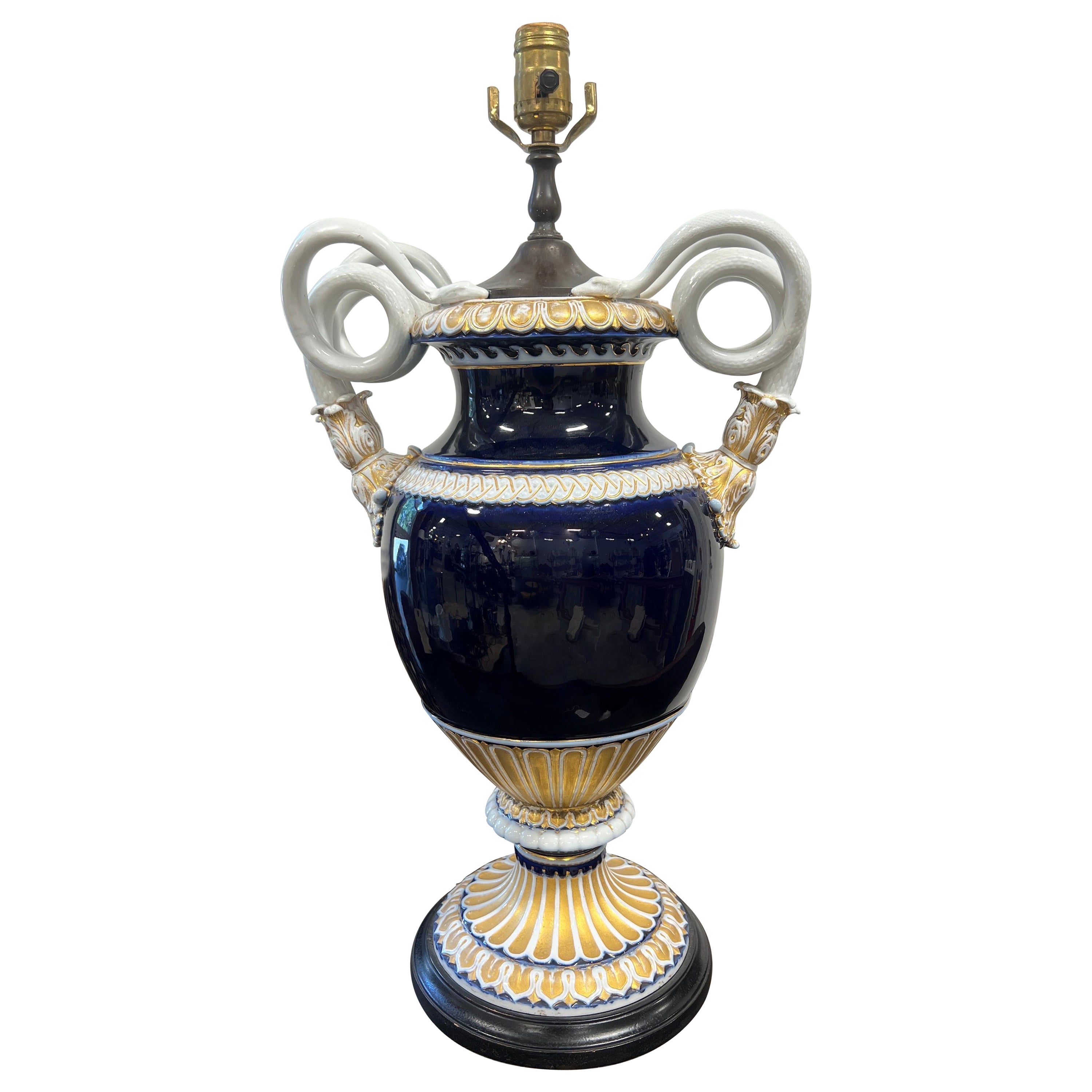 Lampe urne néoclassique de Meissen du 19e siècle, bleu cobalt et or avec poignée de serpent