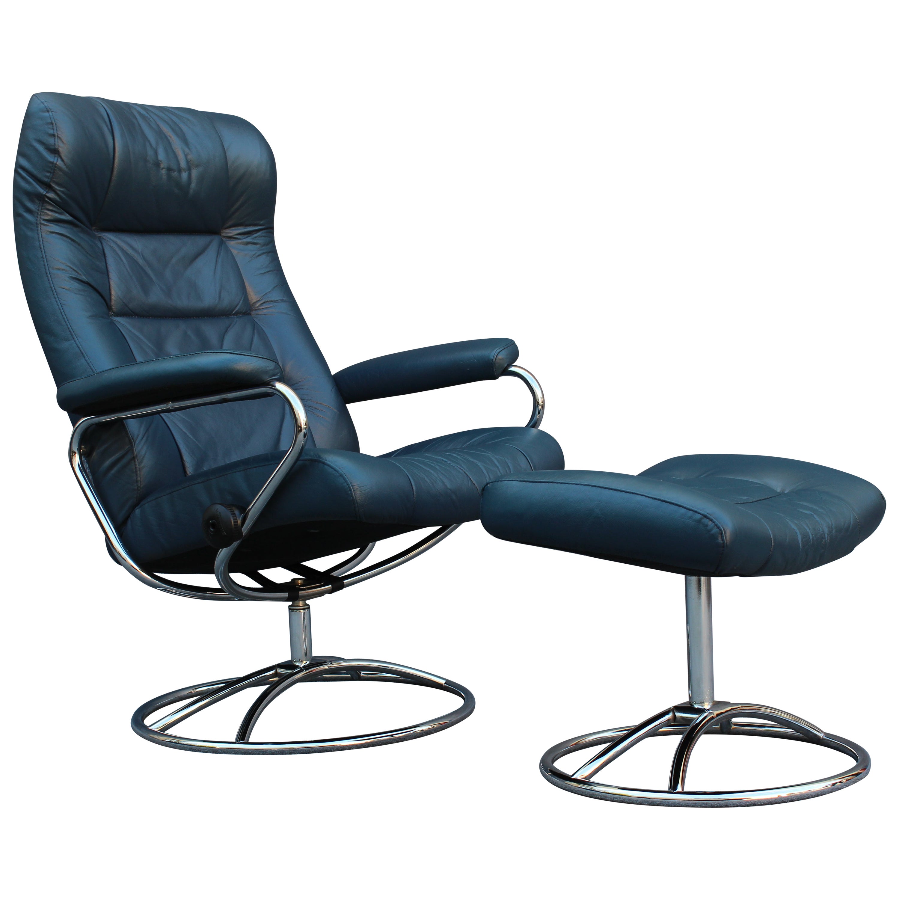Ekornes Stressless Stressless Lounge Chair & Ottoman, Navy Blue Leather & Steel For Sale