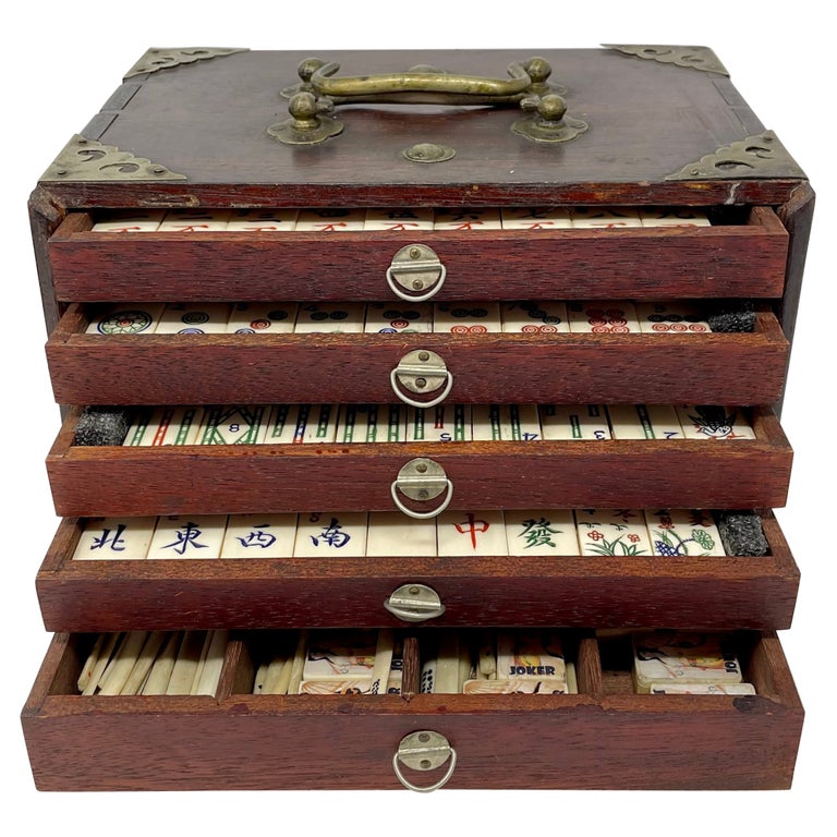 Sold at Auction: VINTAGE BONE AND BAMBOO MAHJONG SET, CASE MEASURES 9.5in x  7in x 6in