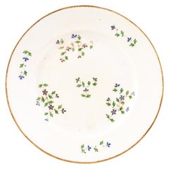 Assiette en porcelaine fine de Derby à motif de fleurs de bleuet 19e siècle 