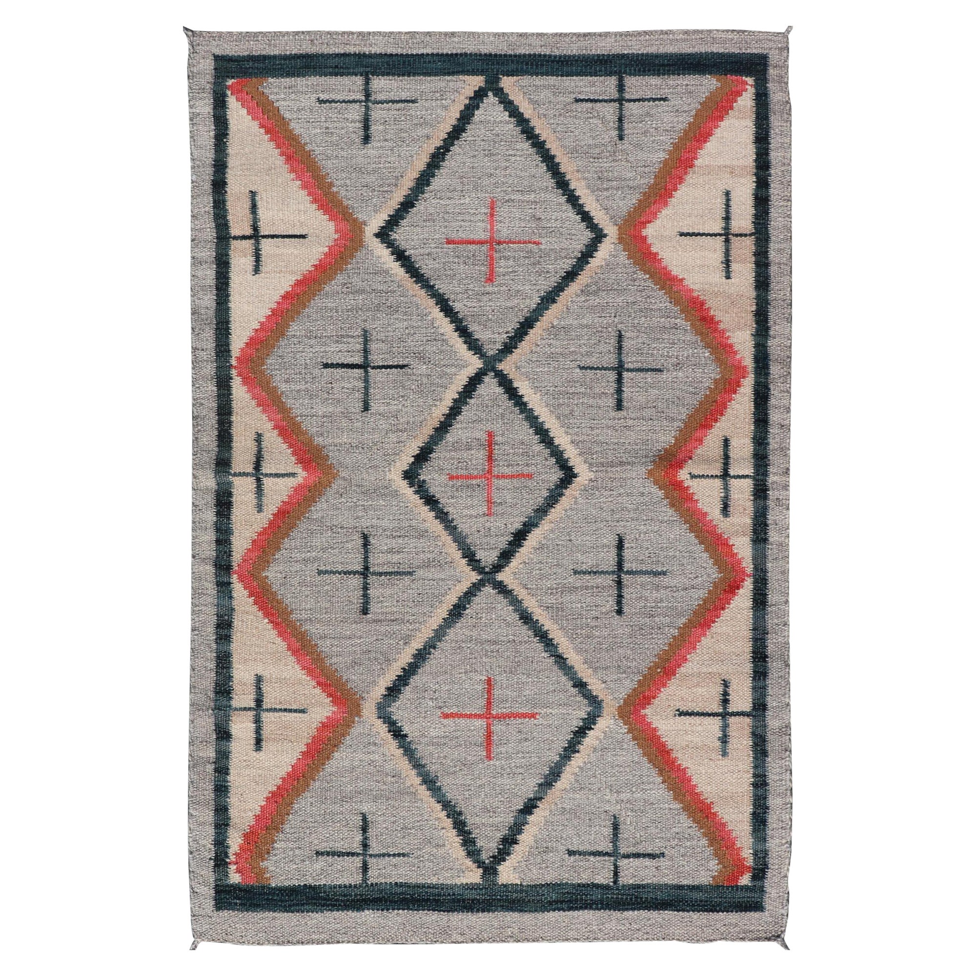 Moderner Navajo-Teppich mit verschlungenem Stammesmuster in Grau, Rot, Anthrazit, und Elfenbein
