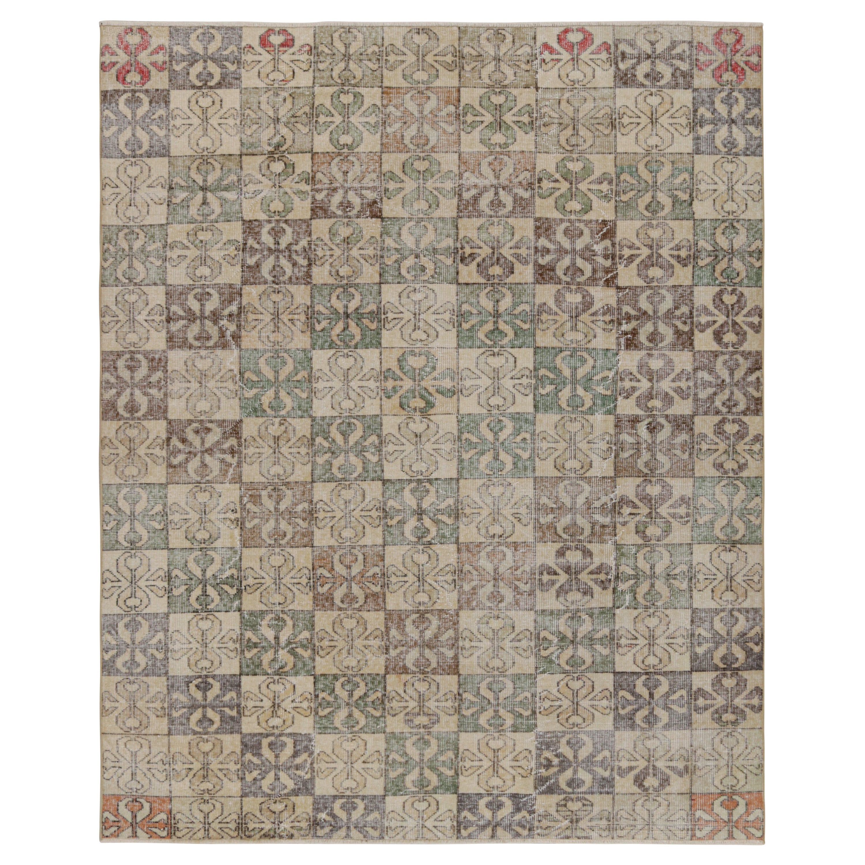 Tapis vintage Zeki Müren, avec motifs géométriques polychromes, de Rug & Kilim
