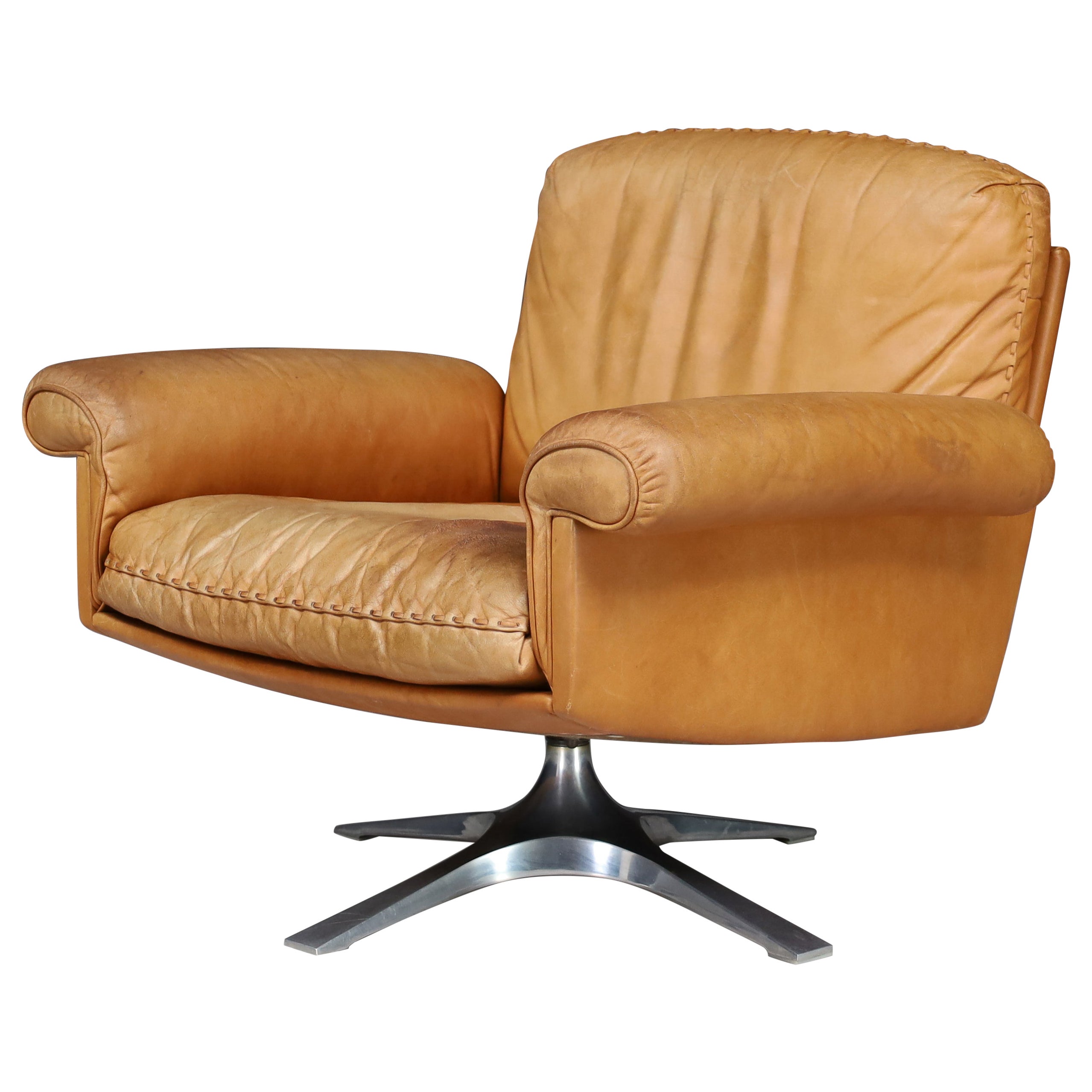 De Sede DS-31 lounge chair in Patinated Cognac Brown Leather, Switzerland 1970s  For Sale