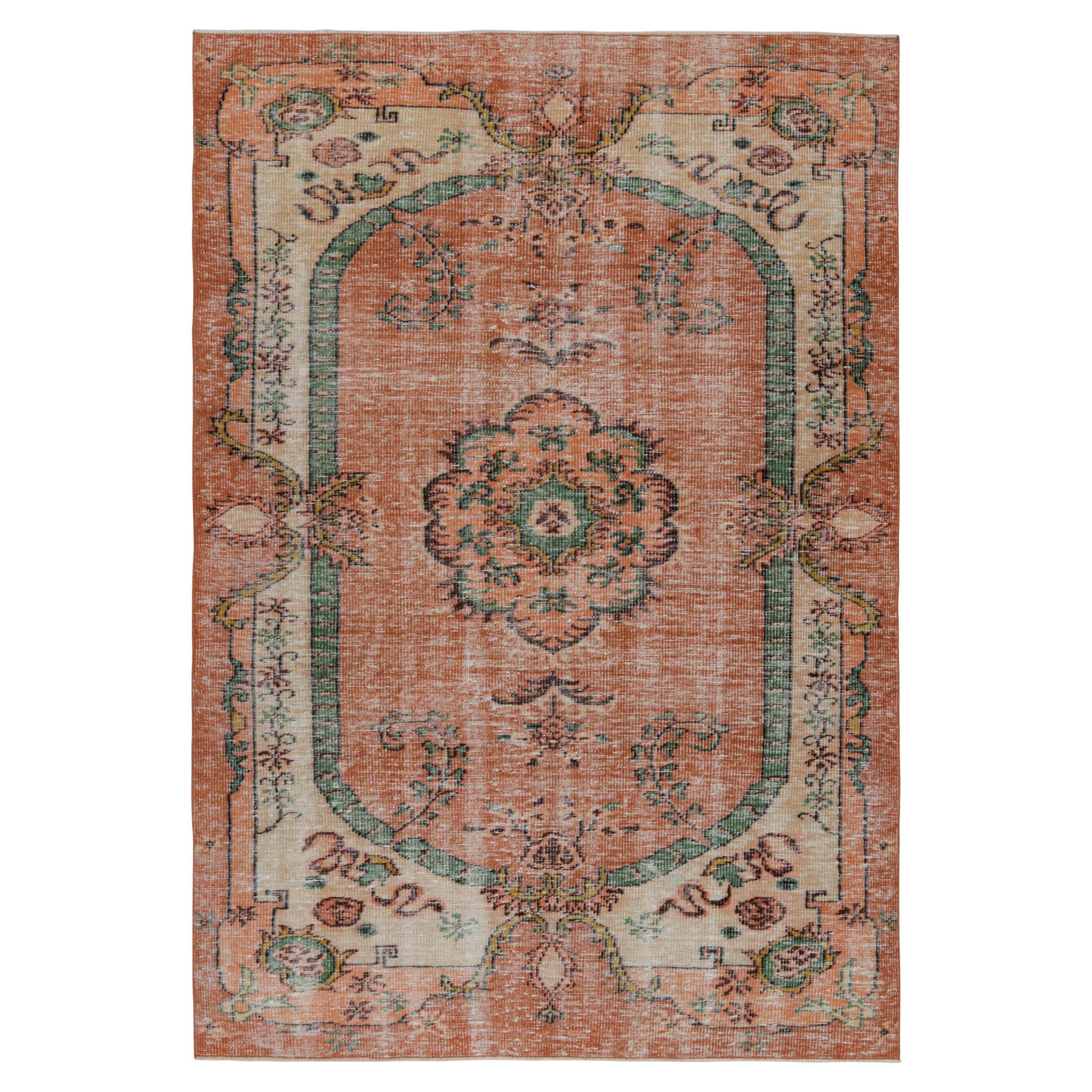 Tapis vintage de style européen, avec motifs floraux géométriques, de Rug & Kilim