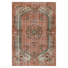 Vintage-Teppich im europäischen Stil mit geometrischen Blumenmustern von Rug & Kilim