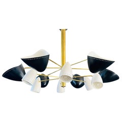 Maßgefertigter Kronleuchter aus schwarzem und weißem Metall im Mid-Century-Stil von Adesso Imports