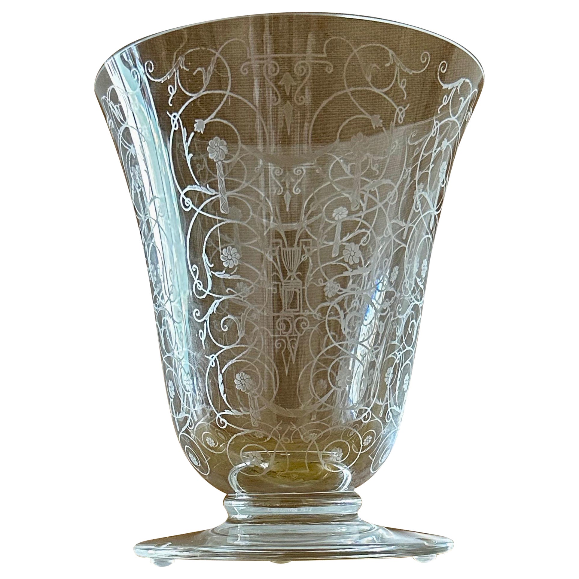 French Art Deco Baccarat "Michelangelo" Model Etched Glass Vase, Ca. 1930 For Sale
