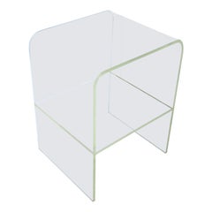 Table d'appoint en Lucite avec étagère de rangement