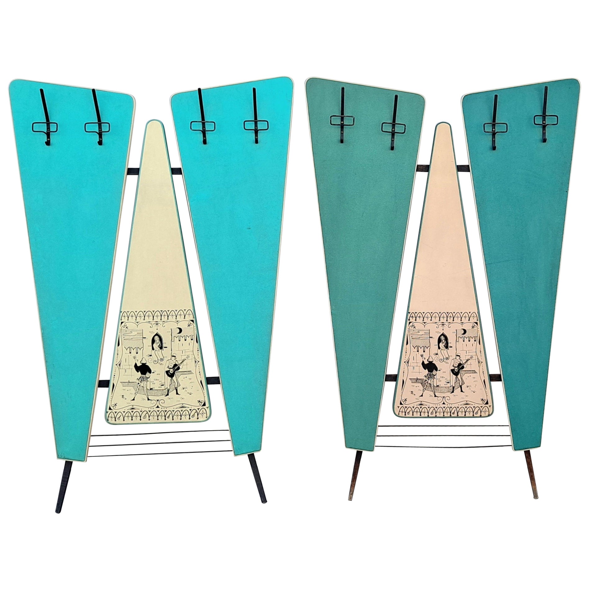 Zwei italienische Mid-Century  Wandgarderobenständer