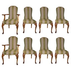 Ensemble de 8 chaises de salle à manger anglaises anciennes en noyer sculpté, vers 1900.