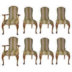 Ensemble de 8 chaises de salle à manger anglaises anciennes en noyer sculpté, vers 1900.