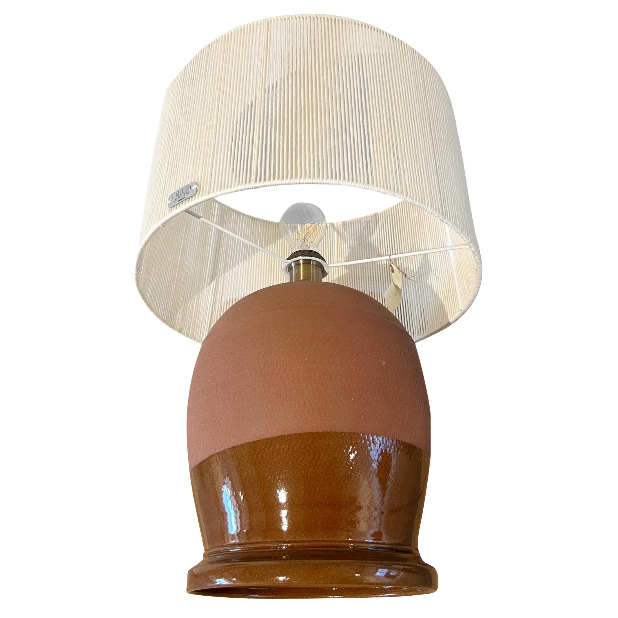 Manolo Eirin lampe de bureau contemporaine faite à la main en céramique et terre cuite couleur