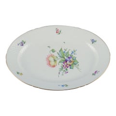 Bing & Grøndahl, Flor de Sajonia, gran fuente ovalada para servir. Pintado a mano.