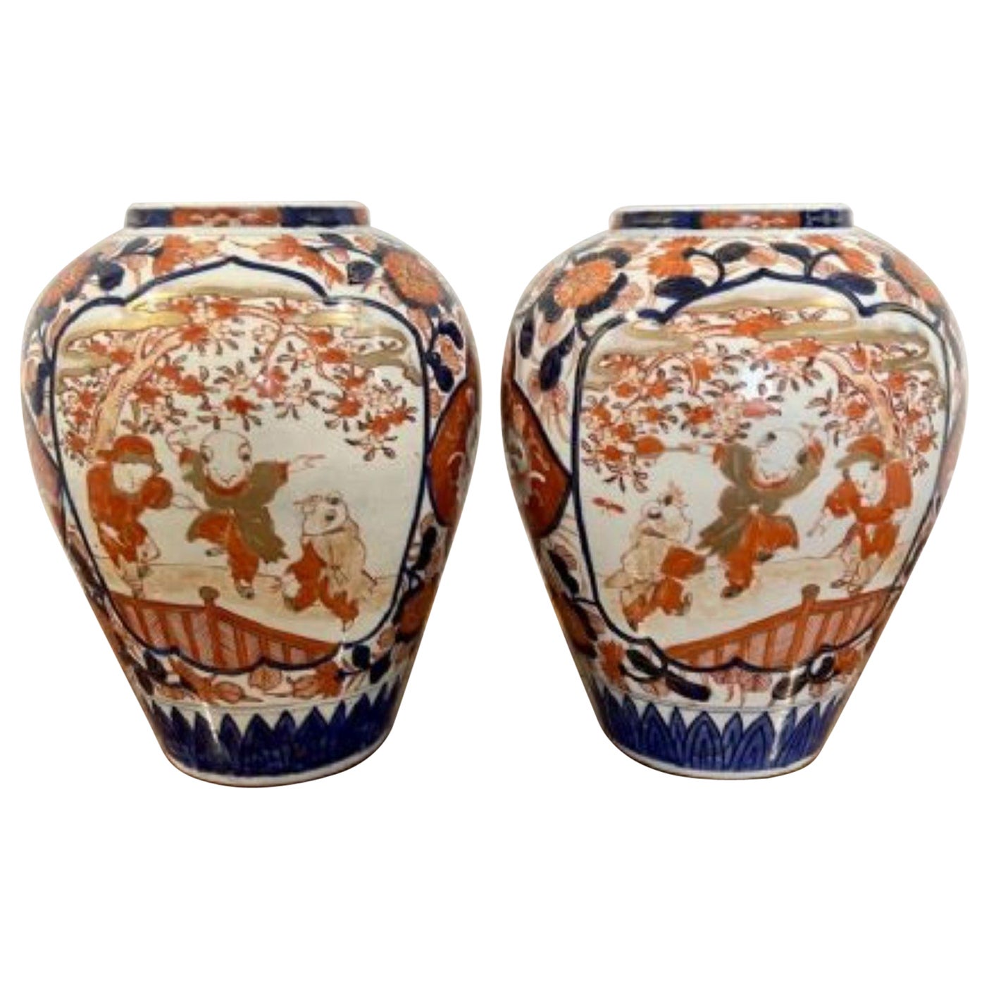 Paire de vases Imari japonais anciens de qualité