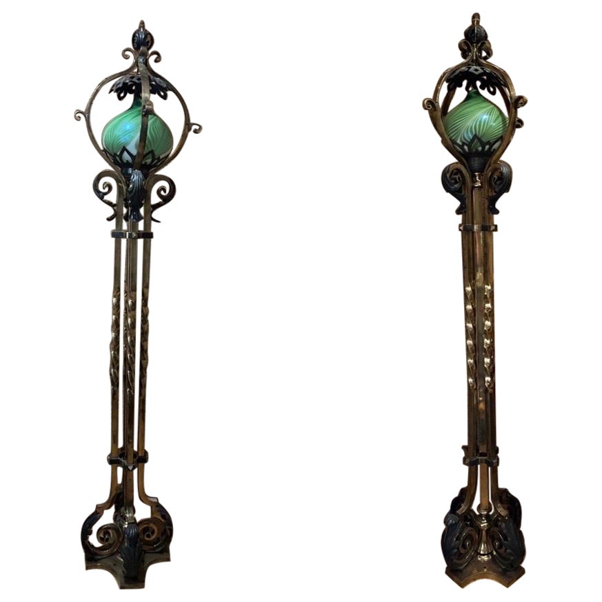 Paire de lampadaires russes néoclassiques du 19ème siècle en bronze, fer et tiges de plumes