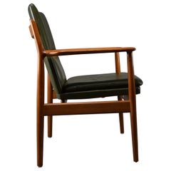 Fauteuil danois vert olive modèle 431 d'Arne Vodder pour Sibast 1960